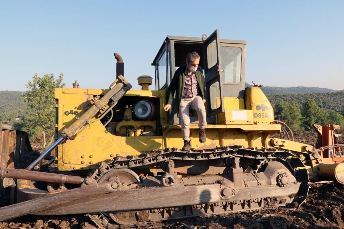 Orman B&ouml;lge M&uuml;d&uuml;r&uuml; Yaprak yazın havada, kışın karada