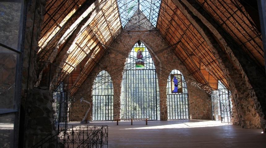 Tek odalı bir evden kaleye: Bishop Kalesi