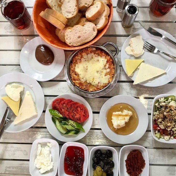 En güzel kahvaltı, pazar sabahı yapılan kahvaltıdır! Pazar kahvaltısı tercihini öğrenebilir miyiz?