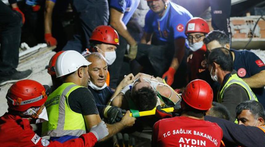 Enkazdan çıkartılan futbolcu, hastanede hayatını kaybetti