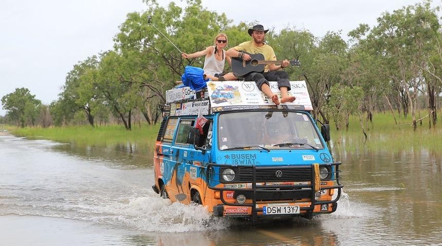 G&uuml;nde 8 $ Harcayarak 50 &Uuml;lke Gezdik!