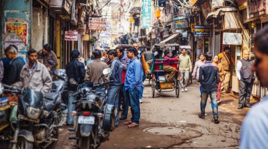 Hindistan&rsquo;da Bir Gece Sokakta Sabahlamak