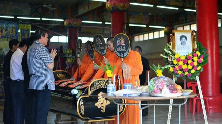 Tayland’da Cenaze Töreni: İçime Ruh Kaçtı!