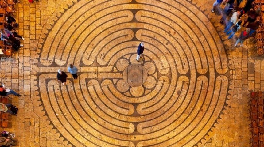 Y&uuml;r&uuml;d&uuml;ğ&uuml;n&uuml;zde Meditasyon Etkisi Yaratan Labirentler