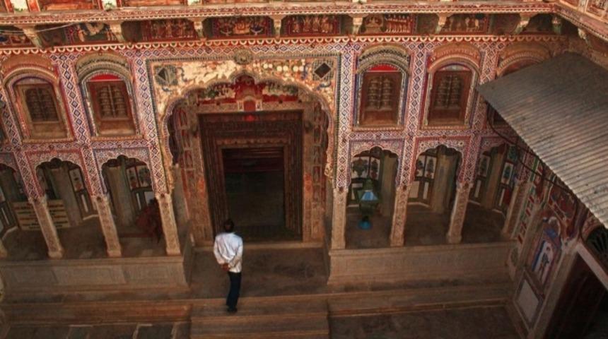 Hintli Milyarderlerin Terkedilmiş Evleri