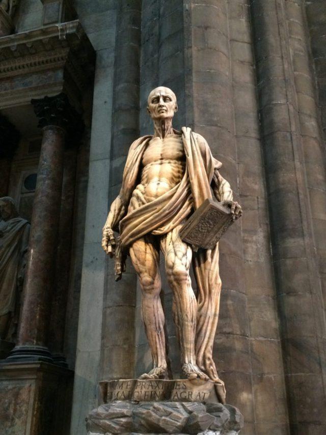 Gelmiş Geçmiş En Tuhaf 18 Heykel 11