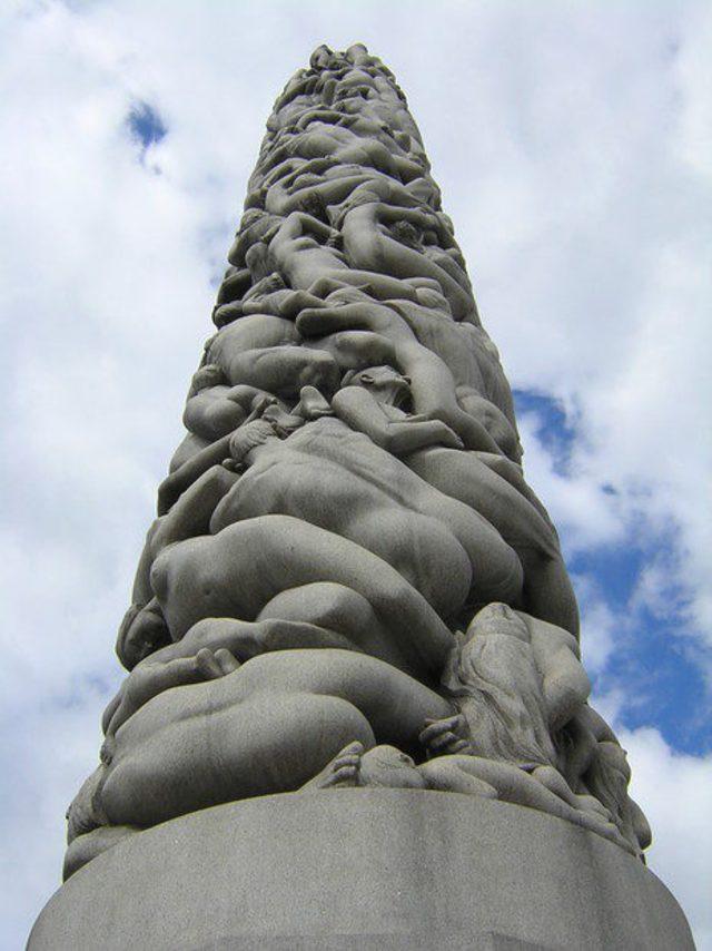 Gelmiş Geçmiş En Tuhaf 18 Heykel 17