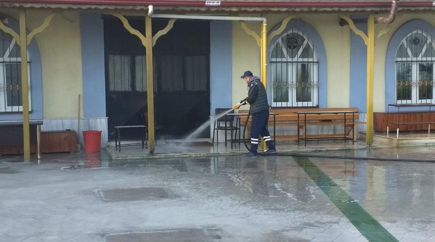 İzmit sokak sokak dezenfekte ediliyor