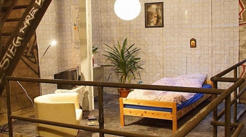 Metro T&uuml;nelinde Gizemli Yatak Odası