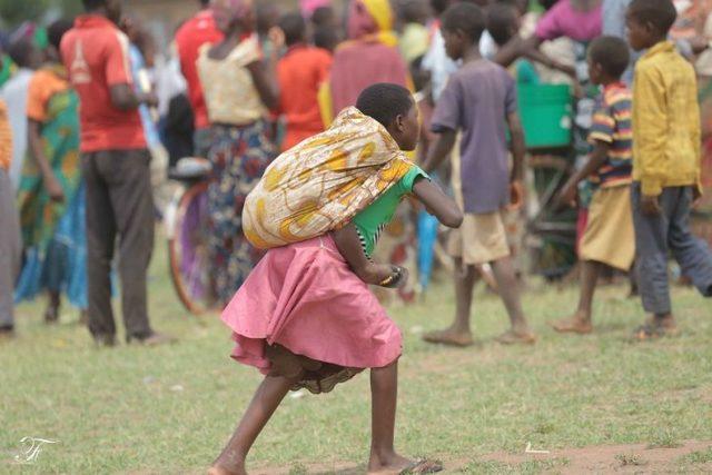 Tanzanya daki Çocukların Yaşamlarından Manzaralar 3