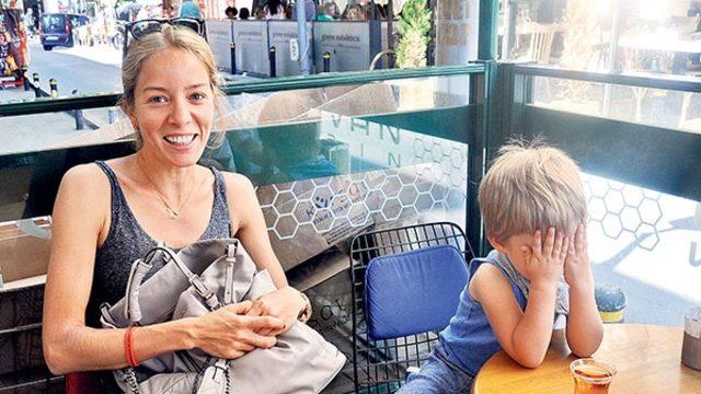 Bade İşçil oğlu Azur'la görüntülendi 