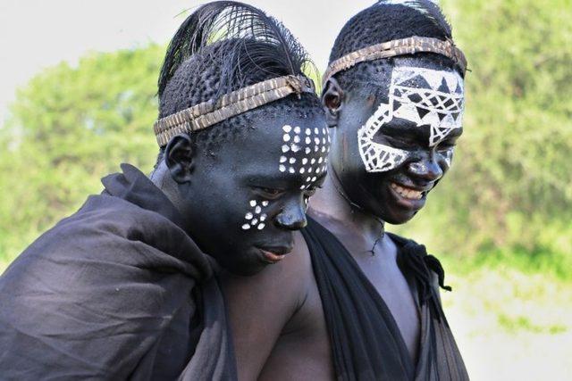Afrikalı Kabilelerin Günlük Yaşamları 9
