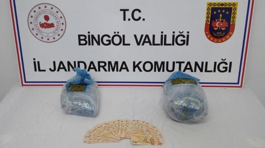Bingöl’de uyuşturucu ve sahte parayla yakalanan 2 şüpheli tutuklandı
