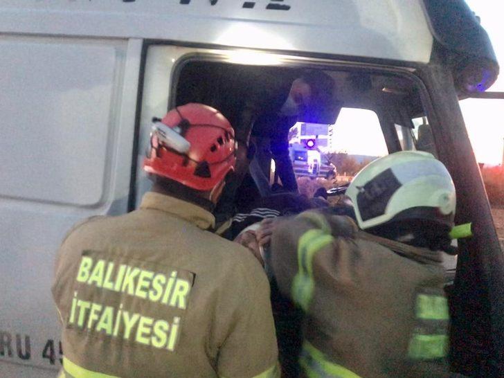 Burhaniye’de kamyon ve traktör çarpıştı: 1 yaralı G2