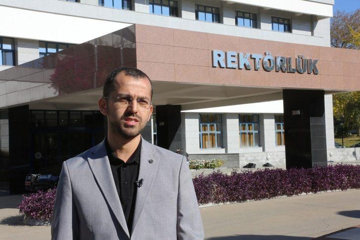 Rektör Özkan, Antalya’dan cepheye koşan Azerbaycanlı doktor ile görüştü G3