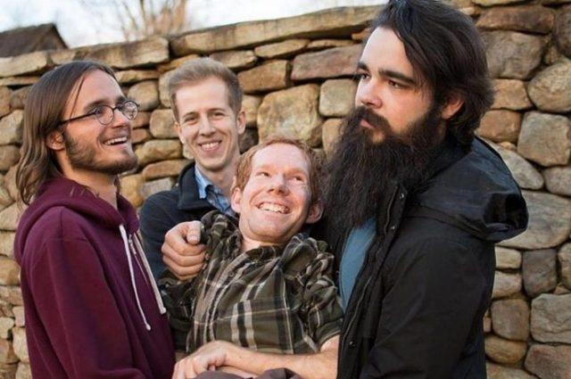 En İyi Arkadaşları Onu Hayali Olan Avrupa da Sırtlarında Taşıyacak 6