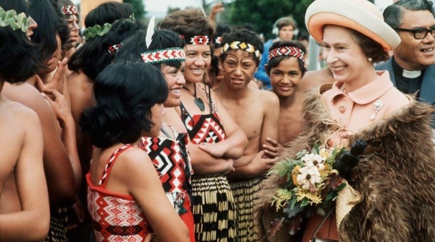 Krali&ccedil;e Elizabeth&rsquo;in Gezileri