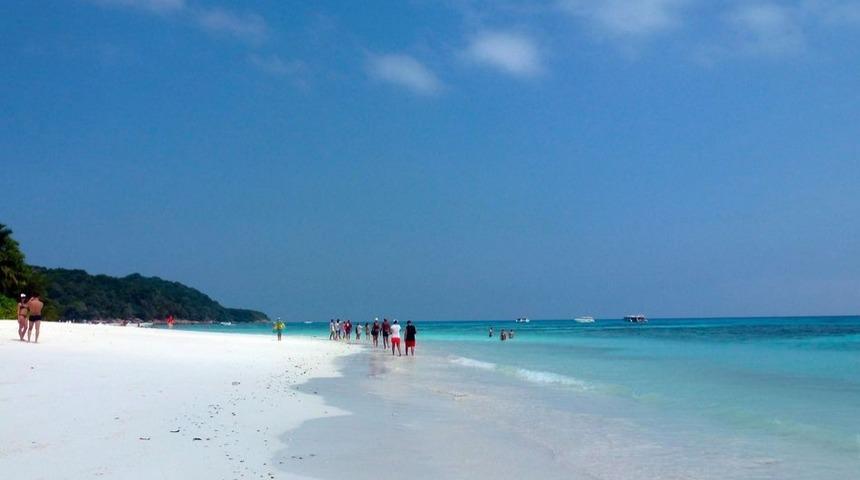 Tayland, Turistlerin Girişini Yasaklayarak Bu Adayı Kurtarmaya Çalışıyor