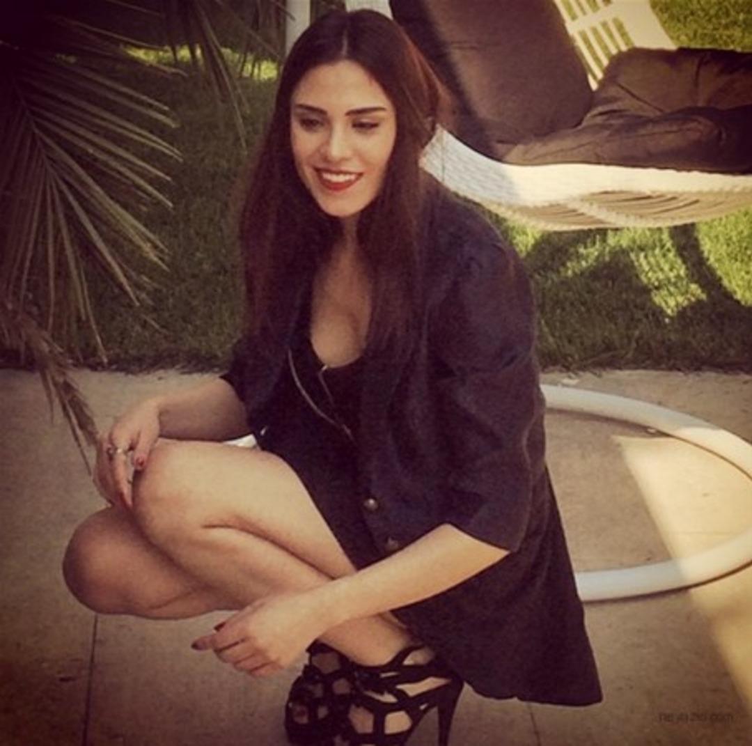 Şükran Ovalı son dönmede Fenerbahçeli futbolcu Caner Erkin'le olan evliliği ile gündemde.