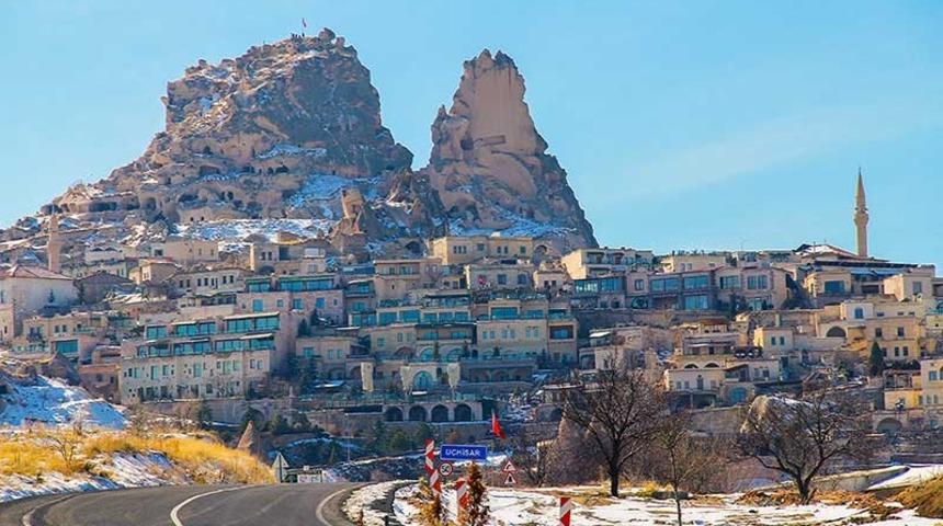 İki bin yıllık 'gökdelen' Uçhisar Kalesi