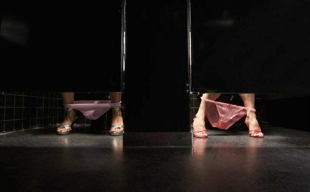 Umumi Tuvaletlerdeki Kapıların Neden Tümüyle Kapalı Olmadığını Biliyor Musunuz? 5