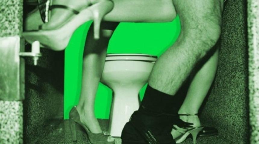 Umumi Tuvaletlerdeki Kapıların Neden Tümüyle Kapalı Olmadığını Biliyor Musunuz?