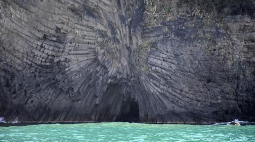 80 milyon yıllık lav sütunları büyülüyor!