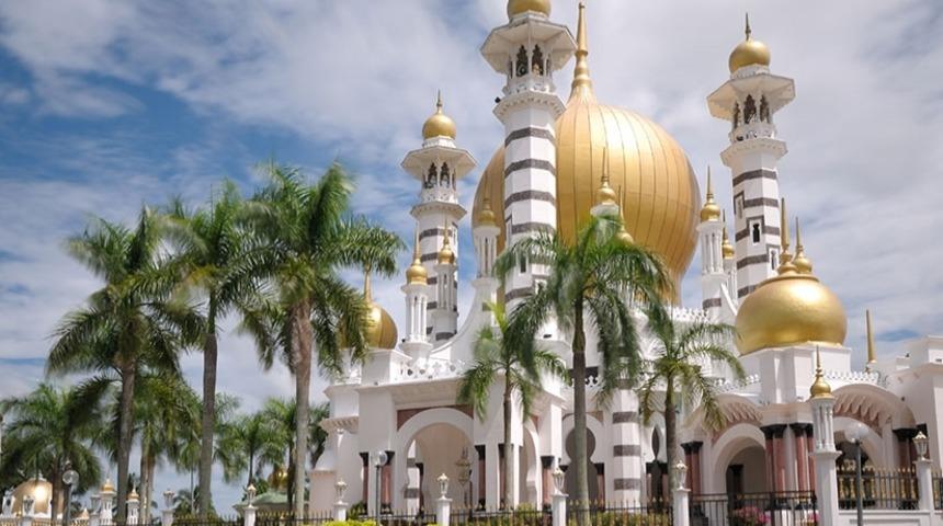 Mimarisiyle B&uuml;y&uuml;leyen Camiler