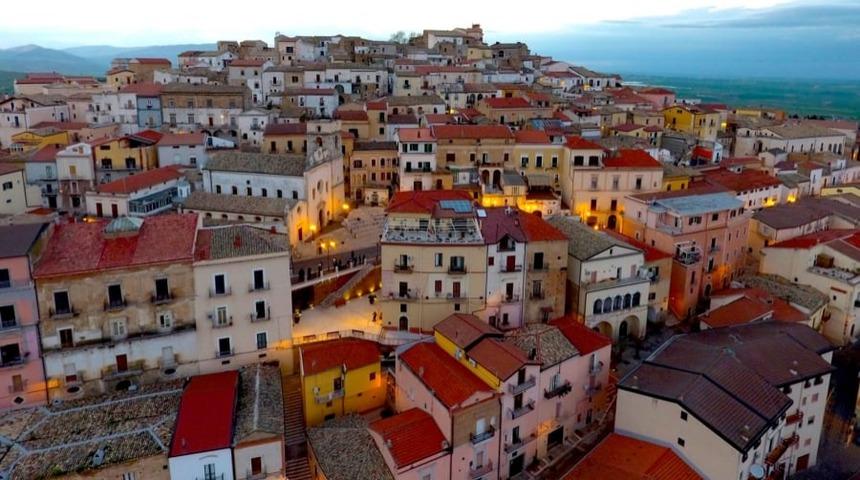 Bu kasabaya taşınanlara para verilecek