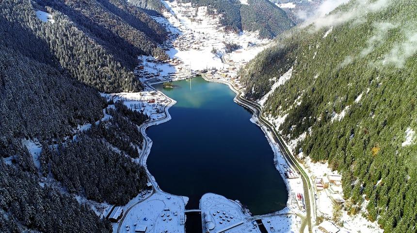 Uzungöl beyaza büründü