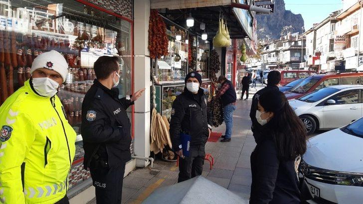 Afyonkarahisar’da cadde ve sokaklarda korona virüs denetimi G2