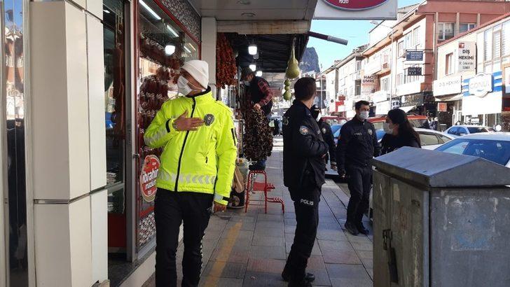 Afyonkarahisar’da cadde ve sokaklarda korona virüs denetimi G3
