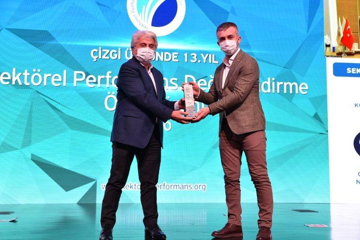 Cansu’ya sektörel performans ödülü G1