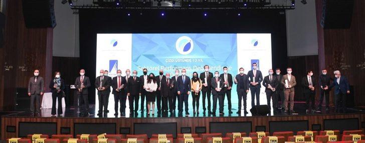 Cansu’ya sektörel performans ödülü G2