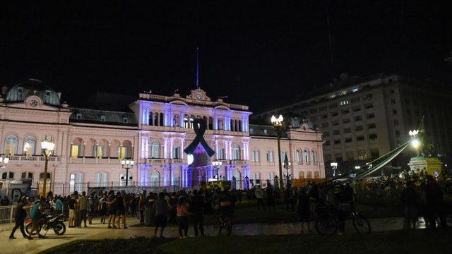 Arjantin hükümeti, başkanlık sarayındaki Maradona tabutunu bir milyon kişinin ziyaret etmesini bekliyor