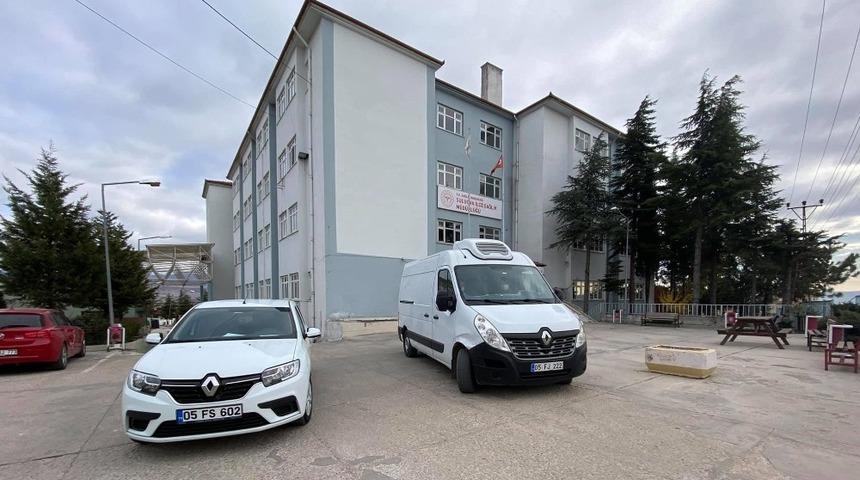 Oda başkanı 2 aracını korona virüsle mücadeleye tahsis etti