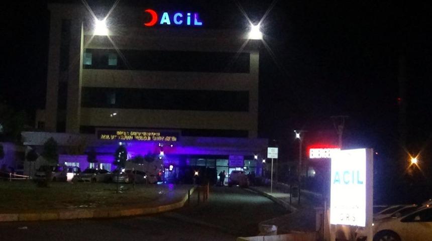 Diyarbakır&rsquo;da &rsquo;dur&rsquo; ihtarına uymayan otomobil polis memuruna &ccedil;arpıp ka&ccedil;tı