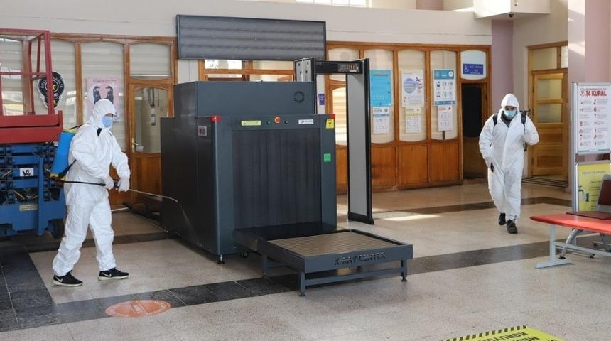 Covid-19 önlemleri kapsamında tren garı ve otobüs terminali dezenfekte edildi