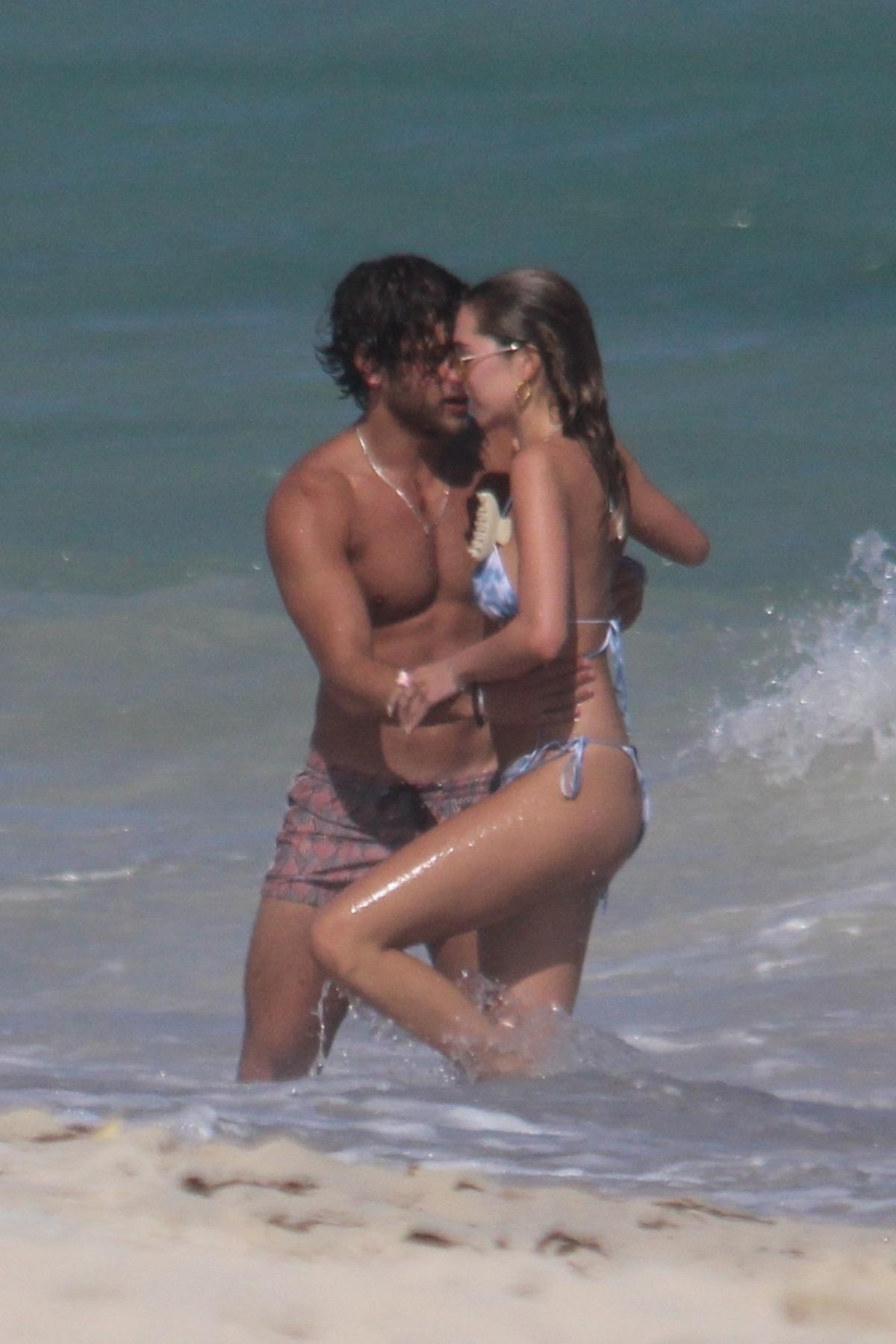 Delilah Belle Hamlin Tulum'da aşka geldi