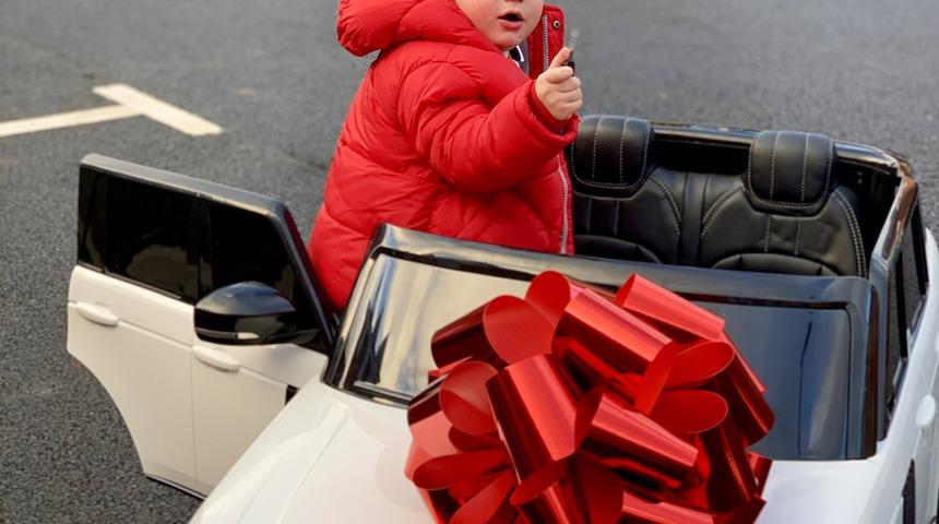 Sadece 3 yaşında, markalar peşinde! Range Rover'ı bile var