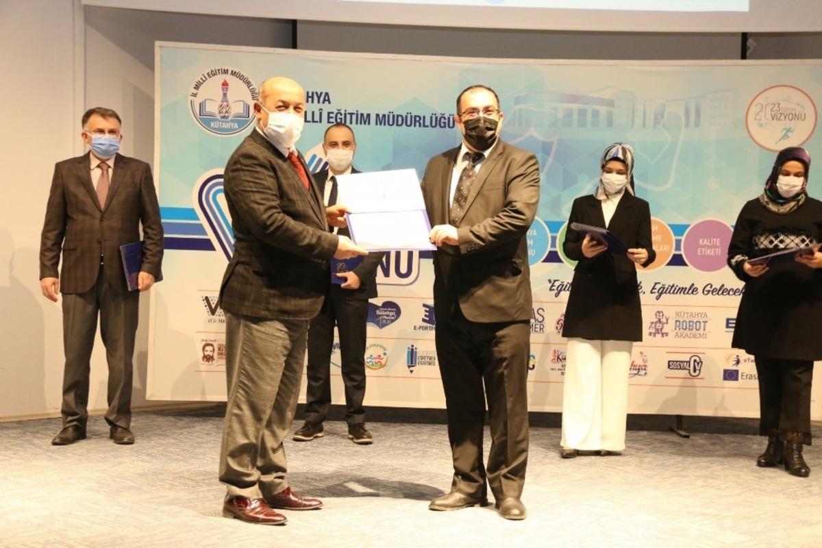 K&uuml;tahya&rsquo;da eTwinning &ouml;d&uuml;l t&ouml;reni