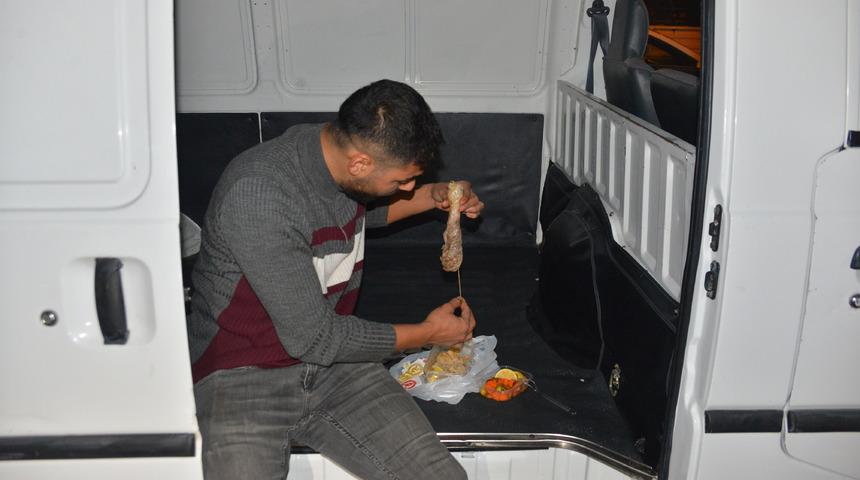 Başka çaremiz yok deyip şırdanı bakın nasıl yediler