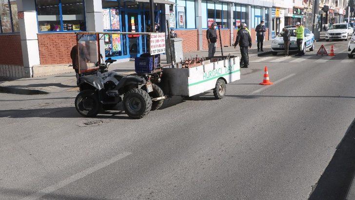 Bisiklet sürücüsünün yaralandığı kaza güvenlik kamerasına yansıdı G2