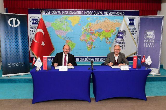 Anadolu Üniversitesi iş yaşamı ile öğrenciler arasında köprü olmaya devam ediyor 1