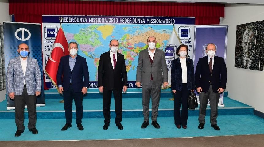 Anadolu Üniversitesi iş yaşamı ile öğrenciler arasında köprü olmaya devam ediyor