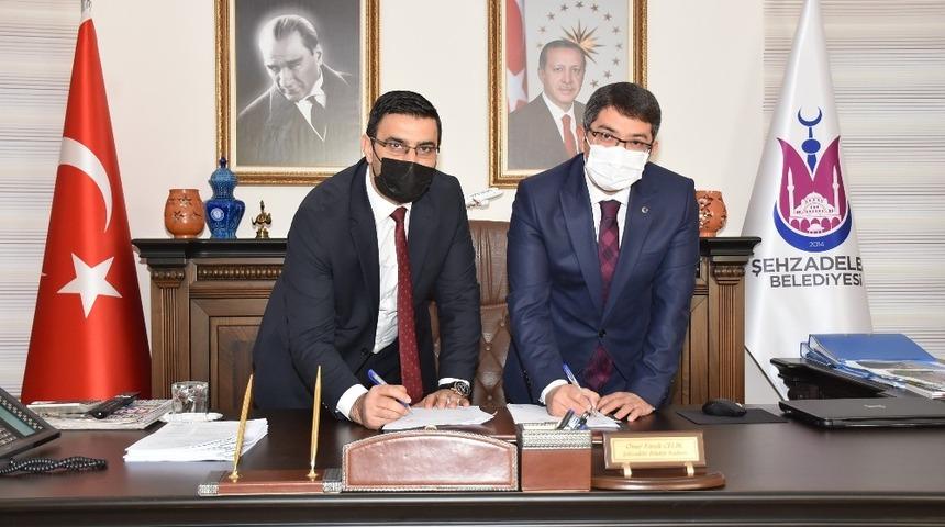 Şehzadeler Belediyesinde imzalar şirket personelleri i&ccedil;in atıldı