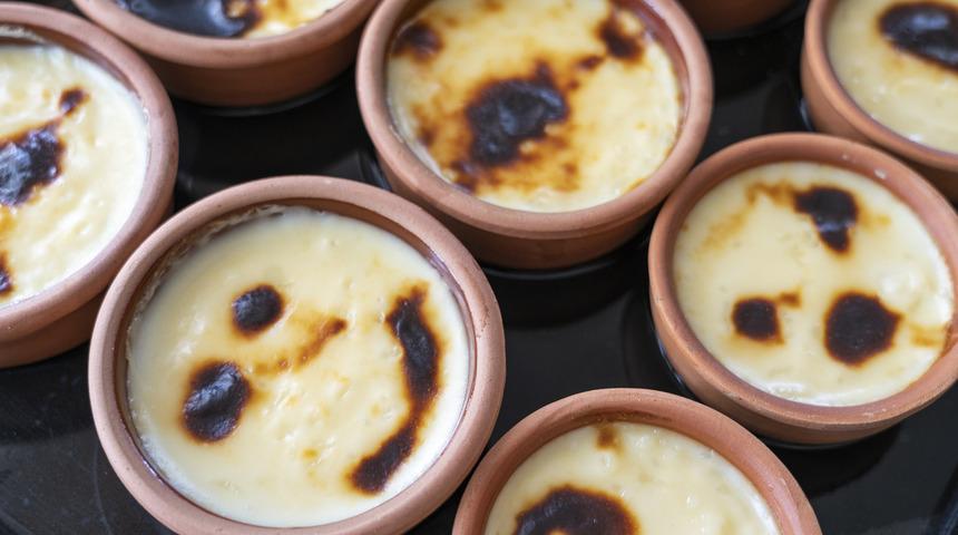 Süt Helvası nasıl yapılır? Süt helvası tarifi nedir? Muhteşem kıvamı ve enfes lezzetiyle süt helvası malzemeleri ve yapımı