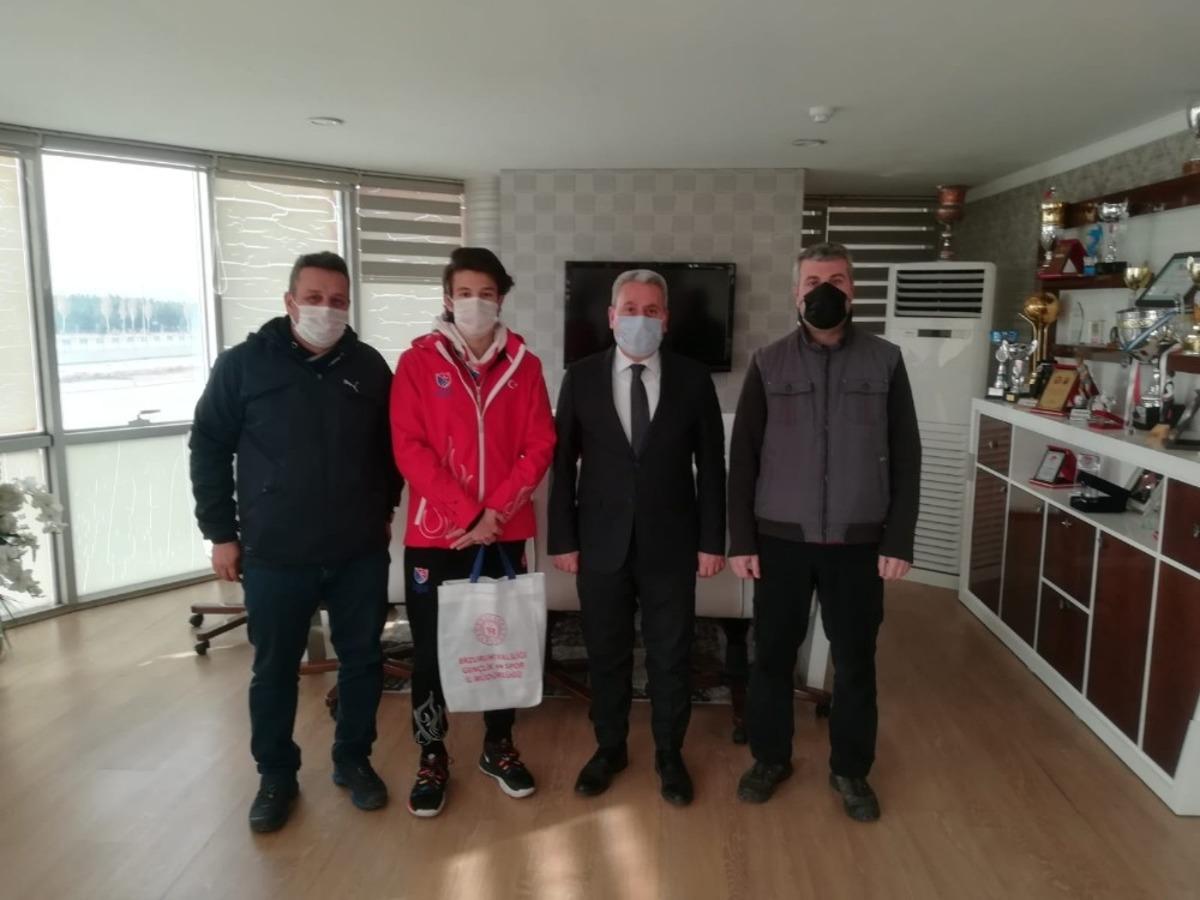 T&uuml;rkiye şampiyonu Emir Akal &ouml;d&uuml;llendirildi