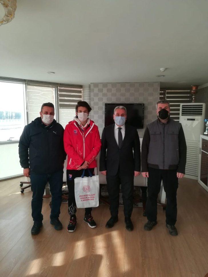 Türkiye şampiyonu Emir Akal ödüllendirildi G3