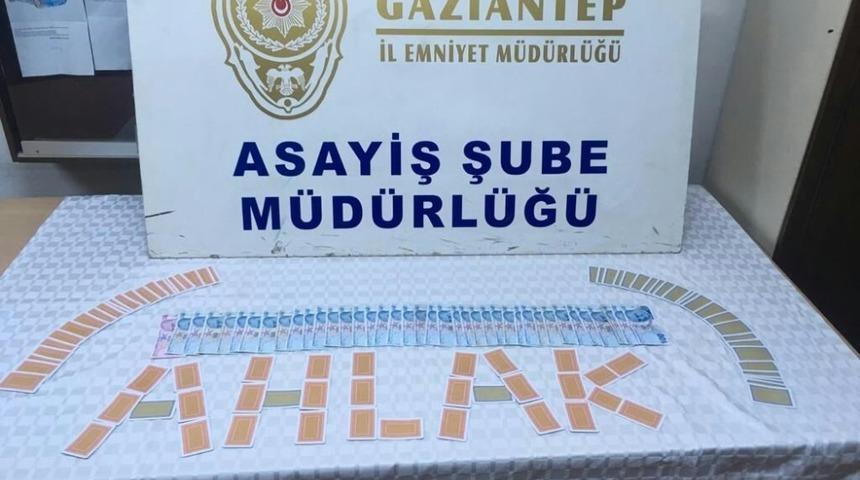 Pandemiye rağmen kumar oynayan 4 şüpheli yakalandı